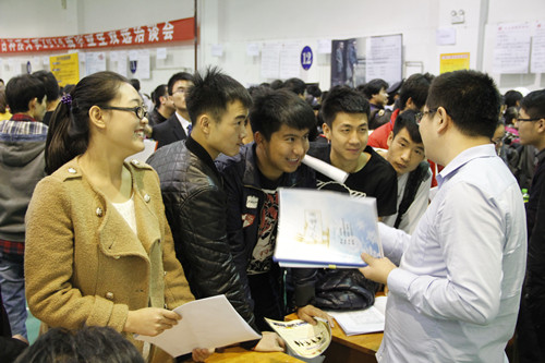 LETOU官网举行2014届毕业生双选洽谈会